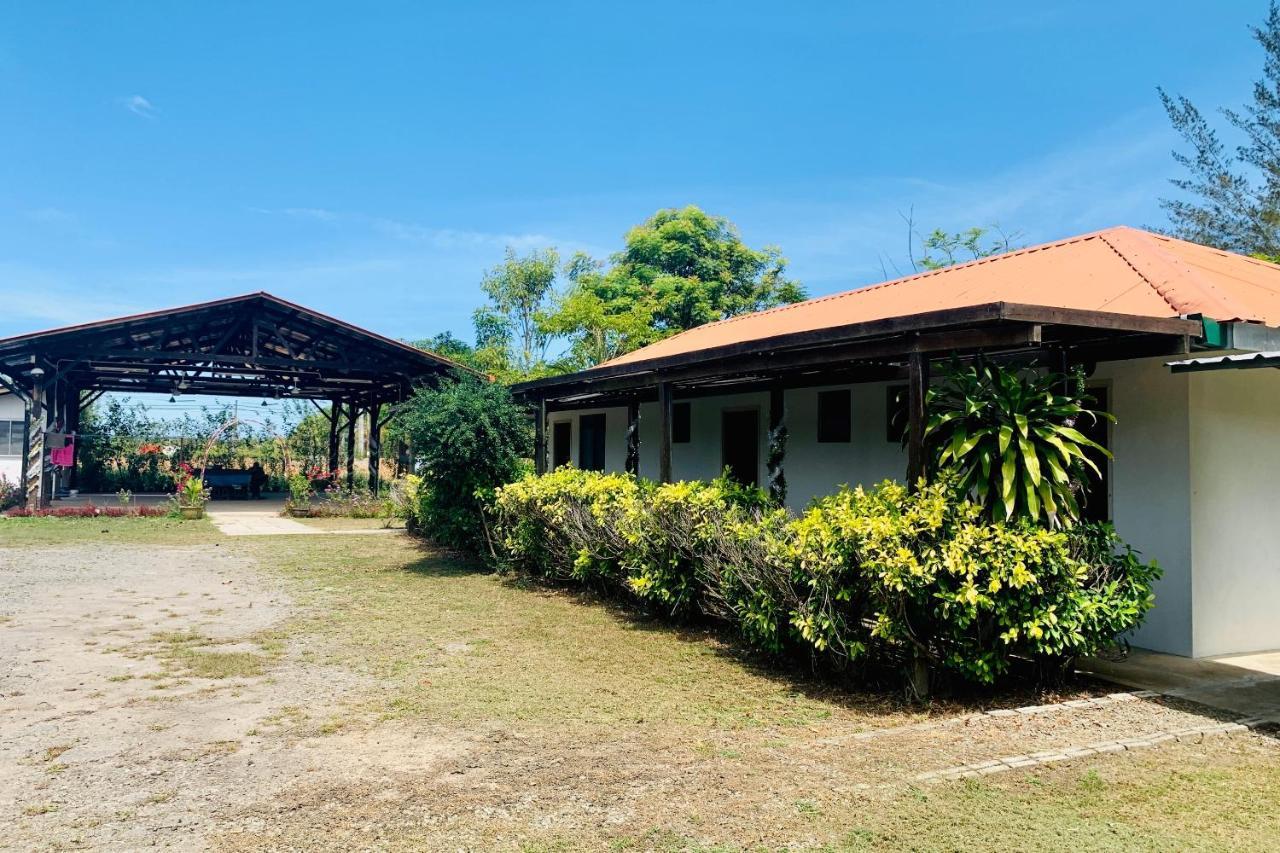 Oyo 90036 Eagle Wood Garden Hotel Membakut Exterior photo